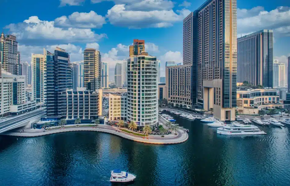 Luxury Waterfront Living in Dubai: Why Travelers Choose 4rent